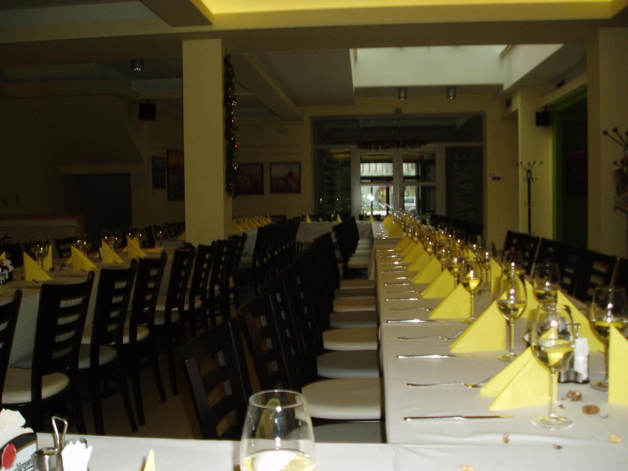 Hotel Kaskada Ledeč nad Sázavou Esterno foto